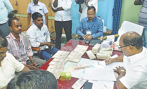 அரவக்குறிச்சி தொகுதியில் ரூ.35 லட்சம் பறிமுதல்﻿