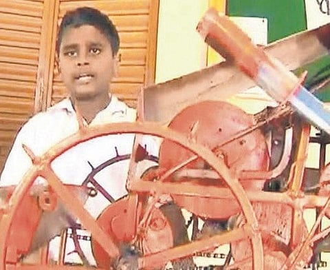 விவசாயிகளின் நண்பனான சிறுவன்!﻿