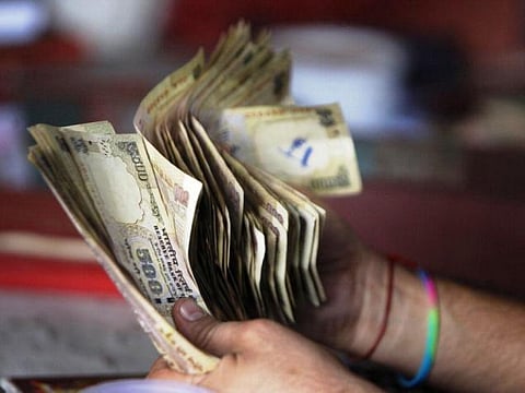 நெட்டிசன் நோட்ஸ்: கை விரலில் மையும் நகைமுரணும்!