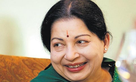 59 நாட்கள் சிகிச்சைக்கு பிறகு﻿ இட்லி சாப்பிட்டார் முதல்வர் ஜெயலலிதா﻿: அப்போலோ மருத்துவமனை டாக்டர்கள் தகவல்﻿