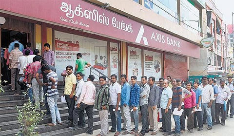 ரயில்வே இ-சேவை, டெபிட் கார்டு  சேவைக் கட்டணம் ரத்து: மத்திய அரசு அறிவிப்பு﻿
