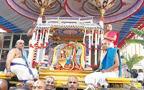 திருச்சானூர் பிரம்மோற்சவம்: முத்து பல்லக்கில் பத்மாவதி தாயார் பவனி﻿