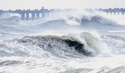 புயல் வலுவிழந்ததால் அபாயம் நீங்கியது﻿: தமிழகம், புதுச்சேரியில் 2 நாள் மழை﻿