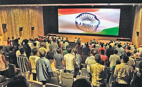 தமிழக திரையரங்குகளில்﻿ தேசியகீதம் இசைப்பது நடைமுறைக்கு வந்தது﻿