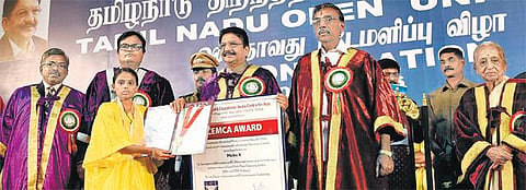 தமிழ்நாடு திறந்தநிலை பல்கலை. 9-வது பட்டமளிப்பு விழா﻿: 14 ஆயிரம் மாணவர்களுக்கு பட்டம் வழங்கினார் ஆளுநர்﻿ - உயர்கல்வியில் முதன்மை மாநிலம் என அமைச்சர் பெருமிதம்﻿