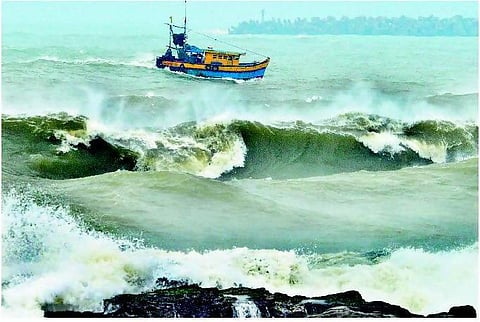 புயல் கரையை கடந்தது﻿: அந்தமான் அருகே புதிய புயல் சின்னம் - தமிழகம், புதுவையில் பரவலாக மழை பெய்யும்﻿