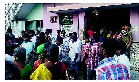 தருமபுரி ஆட்சியர் அலுவலகம் அருகிலேயே ரேஷன் கடையில் அரிசி கள்ள விற்பனை