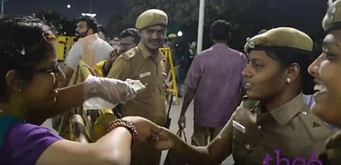 யூடியூப் பகிர்வு: பாராட்டில் கனிந்த காக்கி இதயங்கள்