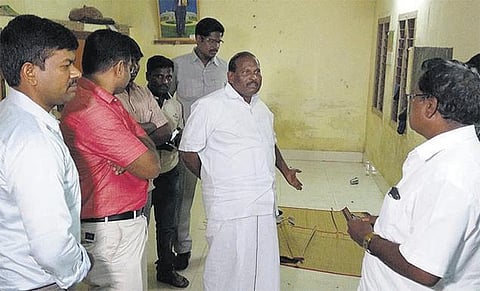 புதுச்சேரி மீன்பிடி துறைமுகம்  4 மாதங்களாக தூர்வாராததற்கு கிரண்பேடியே காரணம்