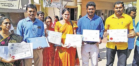 பாரதியார் பல்கலைக்கழக விவகாரம்﻿: முனைவர் பட்டங்களை திரும்ப ஒப்படைக்க முடிவு﻿ - விசாரணைக் கமிஷன் அமைக்க அரசுக்கு கோரிக்கை﻿