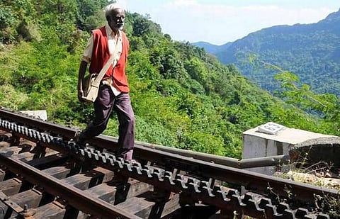 சிவன் தபால்காரர் அல்ல மனிதநேயர்: சிலாகிக்கும் மலைவாசிகள்