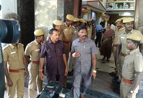 தமிழக தலைமை செயலர் அலுவலகத்தில் வருமான வரித்துறை அதிகாரிகள்