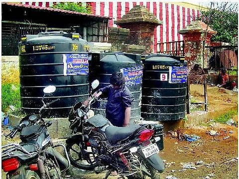 கன்னியாகுமரியில் குடிநீருக்கு திண்டாடும் ஐயப்ப பக்தர்கள்﻿: காலியாக கிடக்கும் தண்ணீர் தொட்டிகள்