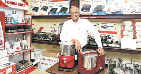 பணமற்ற வர்த்தகம்: பண்டிகை காலத்தில் பிரசவ வேதனை...﻿