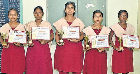 தேசிய அளவிலான குழந்தைகள் அறிவியல் மாநாடு: அரசு பள்ளி மாணவிகளின் ஆய்வு கட்டுரை தேர்வு﻿