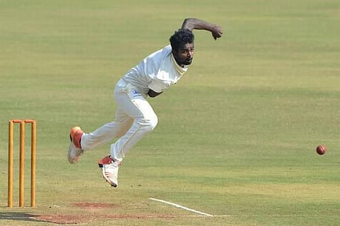 கருண் நாயர், ராகுல் உள்ள கர்நாடகத்தை 88 ரன்களுக்குச் சுருட்டியது தமிழ்நாடு அணி