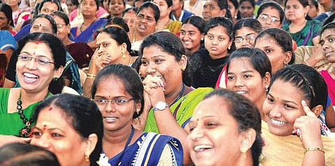 நெய்வேலி மகளிர் திருவிழா: கொண்டாடித் தீர்த்த வாசகிகள்