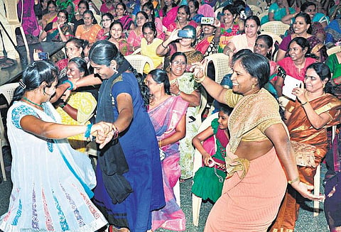 நெய்வேலி மகளிர் திருவிழா: கோலாகலப் போட்டிகளும் அட்டகாசமான பரிசுகளும்