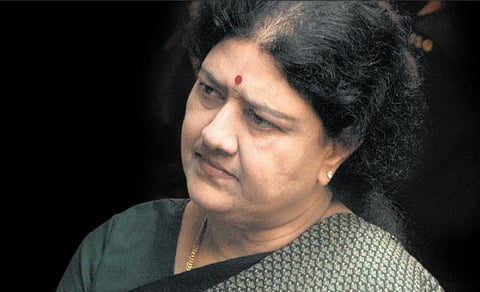 சசிகலாவுடன் துணைவேந்தர்கள் சந்திப்பு விவகாரம்﻿﻿: தமிழக உயர்கல்வித் துறையிடம் விளக்கம் கோரியது ஆளுநர் அலுவலகம்