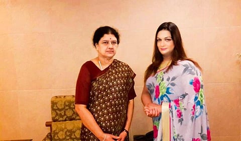 வதந்திகள் பரவியபோதும் உணர்ச்சிவசப்படாதவர் சசிகலா﻿: திருநங்கை அப்சரா ரெட்டி தகவல்﻿