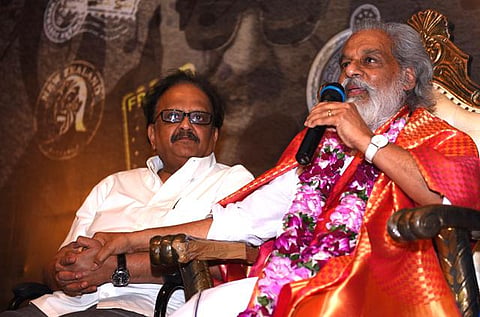 எஸ்பிபி 50: பாடும் நிலாவை உருகவைத்த யேசுதாஸின் புகழாரம்