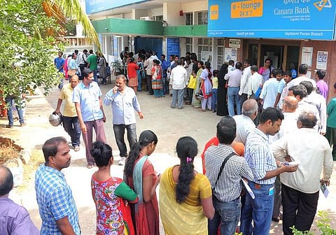 இன்று முதல் ஏடிஎம்மில் ரூ.4,500 எடுக்கலாம்﻿: உச்சவரம்பை தளர்த்தியது ரிசர்வ் வங்கி﻿