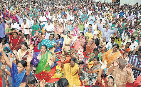 வேளாங்கண்ணியில் புத்தாண்டு சிறப்பு வழிபாடு: பல்லாயிரக்கணக்கானோர் பங்கேற்பு