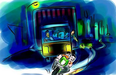 மெரினா கடற்கரை சாலையில் மோட்டார் சைக்கிள் பந்தயம் 10 மாணவர்கள் கைது﻿: போலீஸாரிடம் வாக்குவாதம் செய்த பெற்றோர்