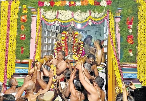 காஞ்சிபுரம், திருவள்ளூர் மாவட்டங்களில்﻿ பெருமாள் கோயில்களில் சொர்க்கவாசல் திறப்பு﻿: ஆயிரக்கணக்கான பக்தர்கள் திரண்டு சுவாமி தரிசனம்﻿