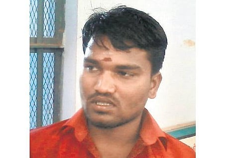 சிவகங்கை அருகே போலீஸாரால் ரவுடி சுட்டுக் கொலை﻿: 2 உதவி ஆய்வாளர்கள் உட்பட 4 பேர் படுகாயம்﻿