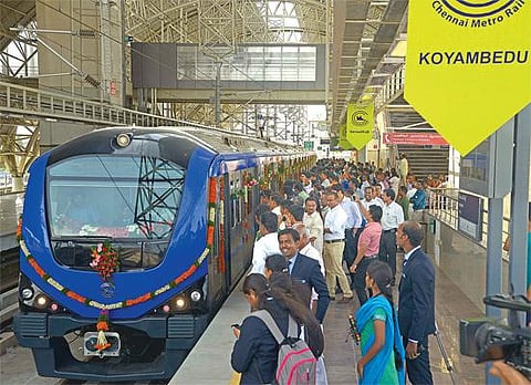 அரும்பாக்கத்தில்﻿ மெட்ரோ ரயில் நிலையம், கடைகளை சூறையாடிய வன்முறை கும்பல்﻿: சிசிடிவி காட்சிகள் உதவியுடன் விசாரணை﻿