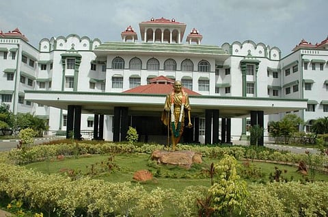 பழனி தைப்பூச திருவிழா: பாதயாத்திரை பக்தர்களுக்கு வசதியாக சாலை ஆக்கிரமிப்புகளை அகற்ற உயர் நீதிமன்றம் உத்தரவு