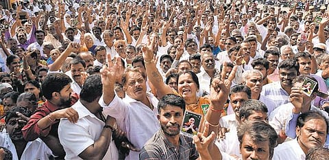 தீபா பேரவை சார்பில் அண்ணா நினைவு நாள் விழா﻿: போலீஸ் இடையூறு செய்ததாக முன்னாள் எம்எல்ஏ குற்றச்சாட்டு﻿﻿