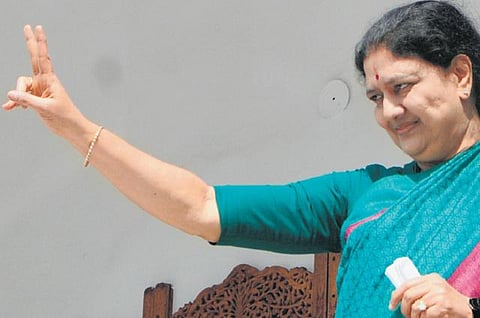 இன்று அதிமுக எம்எல்ஏக்கள் கூட்டம்﻿: முதல்வராக சசிகலா பதவியேற்பு?﻿ - முதல் உத்தரவாக 2000 டாஸ்மாக் கடைகளை மூட வாய்ப்பு﻿﻿
