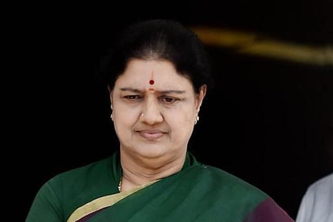 அமைச்சர்கள், எம்எல்ஏக்களுடன் சசிகலா முக்கிய ஆலோசனை﻿﻿