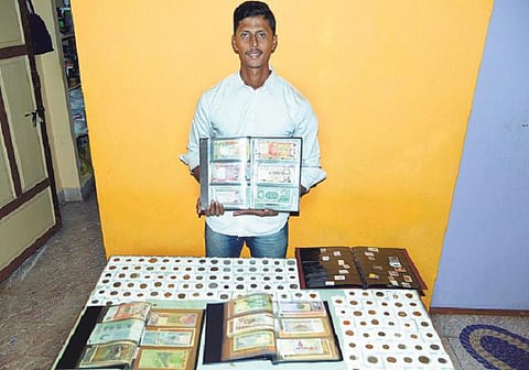 257 நாடுகளின் பணம், நாணயம், அஞ்சல்தலை சேகரிப்பு﻿: ‘யுனிக் வோர்ல்டு ரெக்கார்ட்ஸ்’ புத்தகத்தில் இடம்பிடித்த பாலாஜி﻿﻿