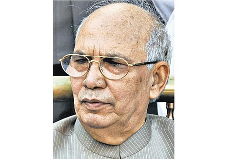 சசிகலா பதவியேற்பை தாமதிப்பது குதிரை பேரத்துக்கு வழிவகுக்கும்﻿: கர்நாடக முன்னாள் ஆளுநர் ஹன்ஸ்ராஜ் பரத்வாஜ் பேட்டி﻿