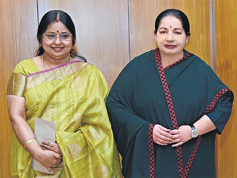 மக்களுக்கு நல்லது நடக்க வேண்டுமானால் ஓ.பன்னீர்செல்வம்தான் முதல்வராக வேண்டும்﻿﻿: மனக்கசப்புகள் குறித்து மனம் திறக்கும் வீணை காயத்ரி﻿﻿