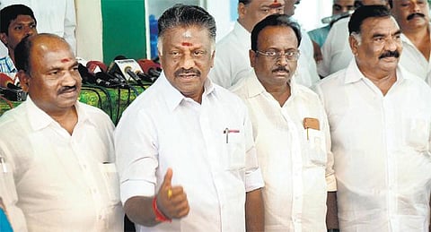 ஓபிஎஸ்ஸுக்கு மேலும் 6 எம்.பி.க்கள் ஆதரவு﻿: ராமராஜன், தியாகு உள்ளிட்டோரும் ஆதரவளித்தனர்﻿