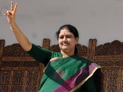 அதிமுக பொதுச் செயலாளர் சசிகலாவின் தலையெழுத்தை எழுதும் நீதிபதிகள்﻿