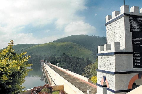 வைகையில் குடிநீர் எடுப்பது நிறுத்தப்படும் அபாயம்﻿: பெரியாறு அணை நீர்மட்டம் 110 அடியாக குறைந்ததால் மதுரைக்கு சிக்கல்﻿