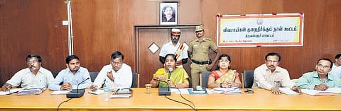 திருவள்ளூர் மாவட்டத்தில் வார்தா புயலால் பாதிக்கப்பட்ட 80 ஆயிரம் ஏக்கர் நெற்பயிருக்கு நிவாரணம்:  வறட்சியால் பயறு சாகுபடிக்கு மாற ஆட்சியர் அழைப்பு