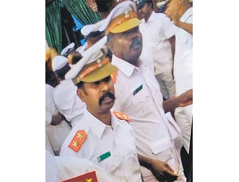 திமுக எம்எல்ஏக்களை வெளியேற்ற 9 காவல் சிறப்பு அதிகாரிகளை நியமித்த பேரவை செயலர்