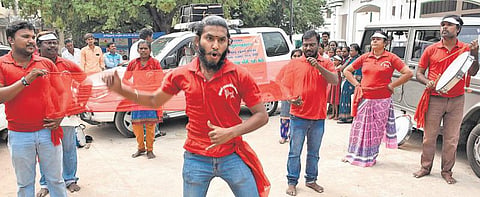 குழந்தைகள் பாதுகாப்பு விழிப்புணர்வு வீதி நாடகம்﻿