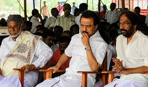 சட்டப்பேரவையிலிருந்து வெளியேற்றப்பட்டதற்கு கண்டனம்: தமிழகம் முழுவதும் திமுக உண்ணாவிரதப் போராட்டம்