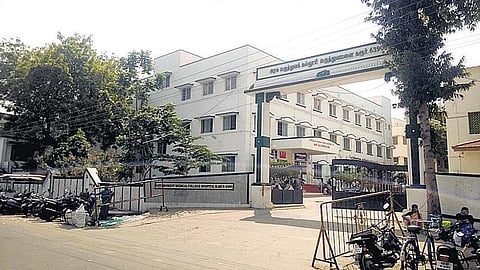 அடிக்கல் நாட்டி ஓராண்டாகியும் பணிகள் தொடங்கப்படவில்லை﻿: கரூர் அரசு மருத்துவக் கல்லூரியால் முடங்கியது ரூ.229.46 கோடி﻿