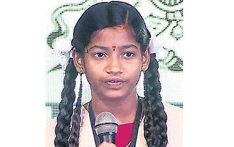 செங்கல் அறுக்கும் கருவியை கண்டுபிடித்த﻿﻿ முத்துப்பேட்டை அரசுப் பள்ளி மாணவிக்கு குருக்‌ஷேத்ரா விருது﻿: சென்னை அண்ணா பல்கலை. வழங்கியது﻿﻿