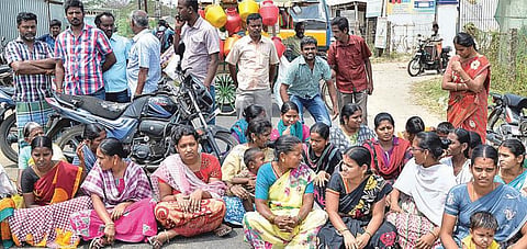 திருப்பூரில் காய்ச்சலுக்கு பெண் குழந்தை பலி﻿: பொதுமக்கள் சாலை மறியல்﻿