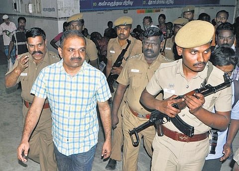 அரசு மருத்துவக் கல்லூரியில் பேரறிவாளனுக்கு சிகிச்சை