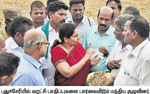 புதுச்சேரி, காரைக்காலில் வறட்சி பாதிப்புகளை மத்தியக் குழு ஆய்வு: நூறு நாள் வேலை திட்டத்தில் ஏரியை தூர்வார யோசனை